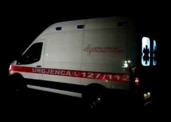 “Range Rover” bie në humnerë, një i vdekur/ Detajet