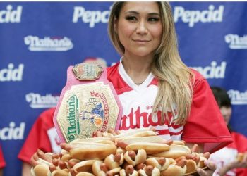 Amerikania ha 39 hot dog e disa simite për dhjetë minuta