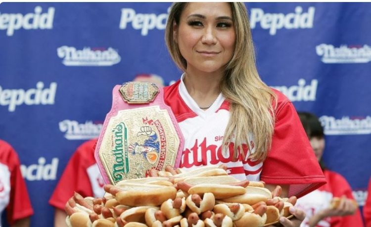 Amerikania ha 39 hot dog e disa simite për dhjetë minuta