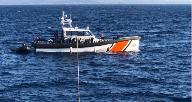 Rrezikuan mbytjen, anija shqiptare shpëton 55 emigrantë në Egje