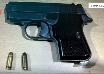 Drogë dhe armëmbajtje pa leje, pranga 4 të rinjve në Lezhë