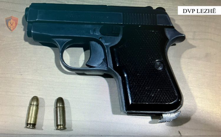 Drogë dhe armëmbajtje pa leje, pranga 4 të rinjve në Lezhë