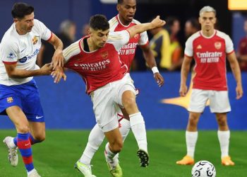 Dhuruan një spektakël me shumë gola, Arsenal mposht Barcelonën