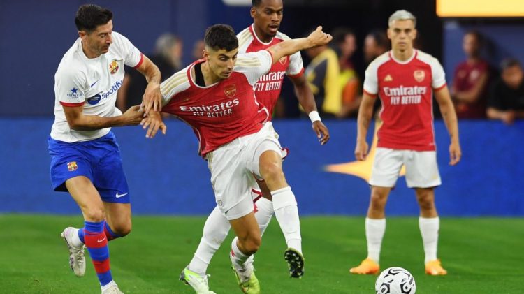 Dhuruan një spektakël me shumë gola, Arsenal mposht Barcelonën