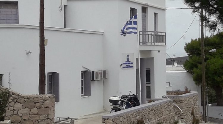 Shqiptari hiqej si polic dhe ngacmonte turistet australiane