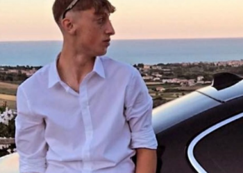 Bie nga 10 metra lartësi, humb jetën 18-vjeçari/ Detajet