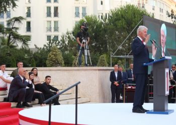 Ceremonia në nder të Clinton, Rama nuk ftoi as Ilir Metën