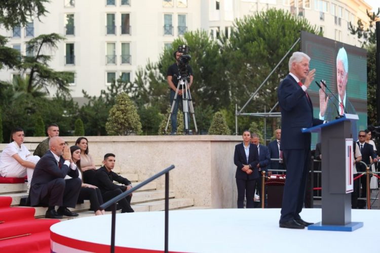 Ceremonia në nder të Clinton, Rama nuk ftoi as Ilir Metën