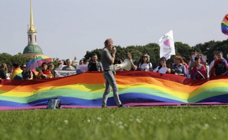 Rusia miraton projektligjin që ndalon ndryshimin e gjinisë