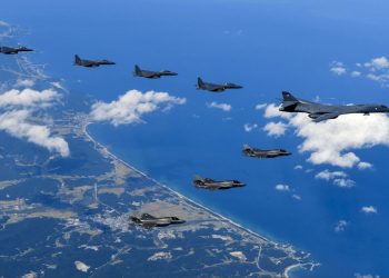 Koreja e Veriut kërcënon me rrëzimin e avionëve amerikanë