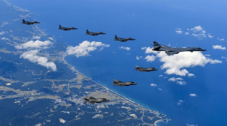 Koreja e Veriut kërcënon me rrëzimin e avionëve amerikanë