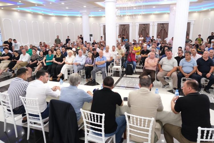 Zgjedhjet në Rrogozhinë, Salianji dhe Fisnik Qosja në ndihmë të kandidatit Shkëlqim Hoxha