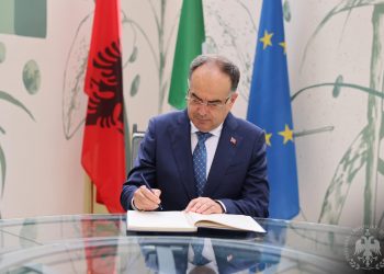 Begaj firmos lirimin dhe emërimin e disa ambasadorëve të rinj
