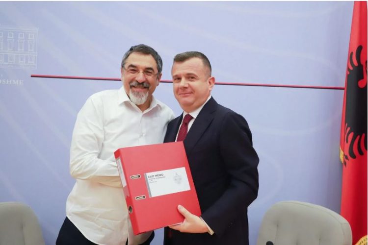 Taulant Balla hyn në Ministrinë e Brendshme, Çuçi i dorëzon “dosjen”