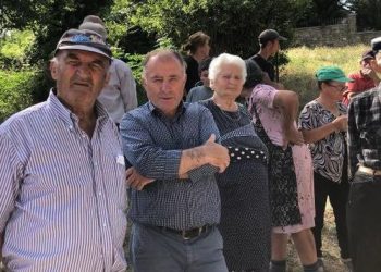 Banorët e Kamenicës në protestë: 2 vite pa ujë, na janë tharë tokat