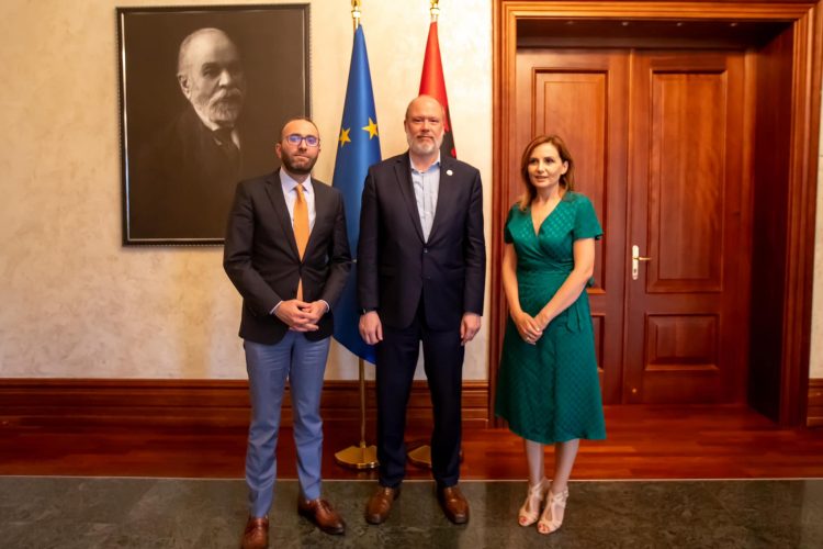 Takimi me drejtorin e IRI, Bardhi: Luftë Ramës, PD jo peng i …