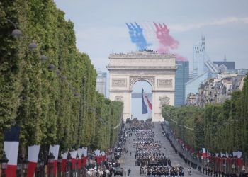 Dita e Bastijës! Paradë madhështore në Paris