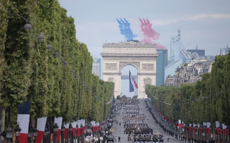 Dita e Bastijës! Paradë madhështore në Paris