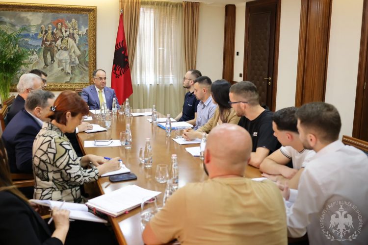 Kërkesat e studentëve, reagon Begaj: Do shqyrtoj argumentet e tyre