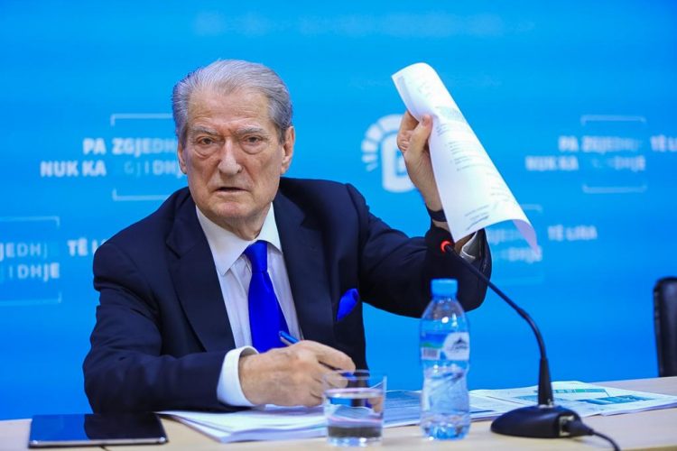 “Farsa zgjedhore në Rrogozhinë”, Berisha denoncon me emra