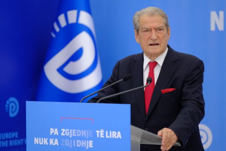 Arrestimi i Ahmetajt? Berisha e ‘mbron’: Ka përgjegjësi, por Rama e detyroi të firmoste