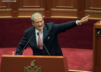 Berisha i drejtohet Gjiknurit: Ti e përcolle Ahmetajn në Kakavijë?