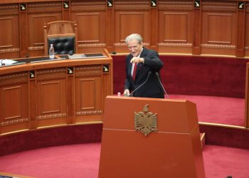 Berisha-Ballës: Xhaxhin tënd s’e kam vizituar kurrë! Mos e tepro se të nxjerr historinë kur sekretari të nxirrte te…