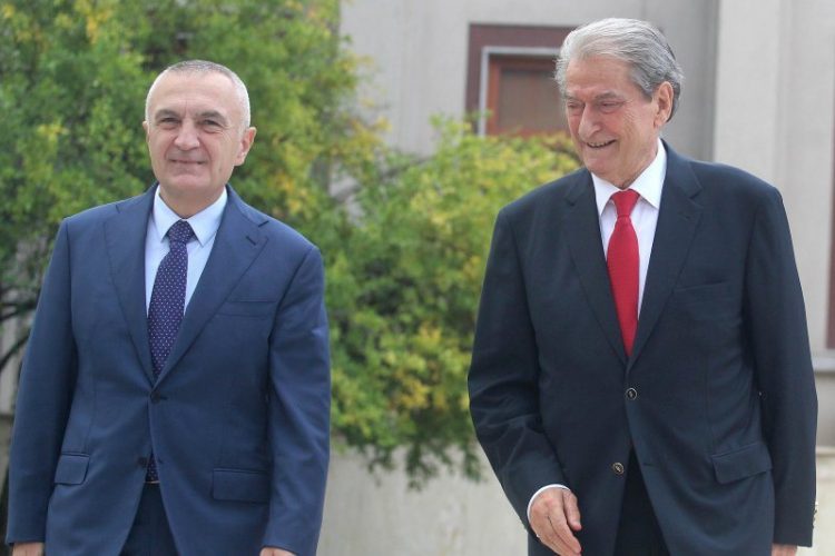 Ilir Meta shkon në selinë e PD, takohet me Berishën