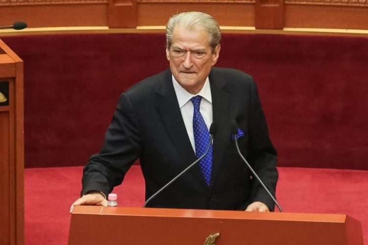 Ahmetaj mungon, Berisha nga Kuvendi: Duhet të përgjigjet bosi i tij