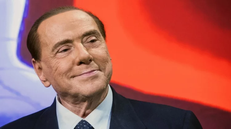 Pas pak orësh hapet testamenti i Berlusconit! Si e ka shpërndarë trashëgiminë e tij?