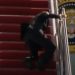 Zgjidhet “halli” për Joe Biden, ndryshohen shkallët në Air Force One