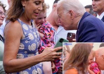 VIDEO/Vajza e vogël kalon momente te sikletshme kur Biden e ‘kafshon’