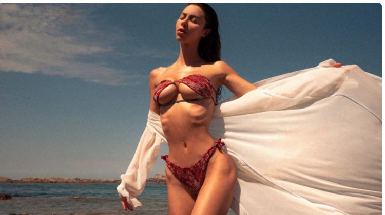 Bikinit e përmbysur, trendi i kësaj vere (FOTO)