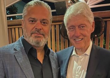 Takimi me Bill Clinton, Blushi: Edhe tani që nuk është president na bën një shërbim të madh
