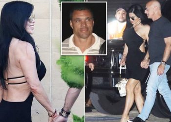 Bezos darkon me të fejuarën e tij Lauren Sanchez dhe ish-burrin e saj