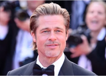 Brad Pitt duket më i ri se kurrë, shihni fotot e fundit