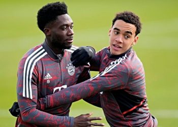 Davies dhe Musiala ndërthurin pushimet dhe stërvitjen në Mikonos