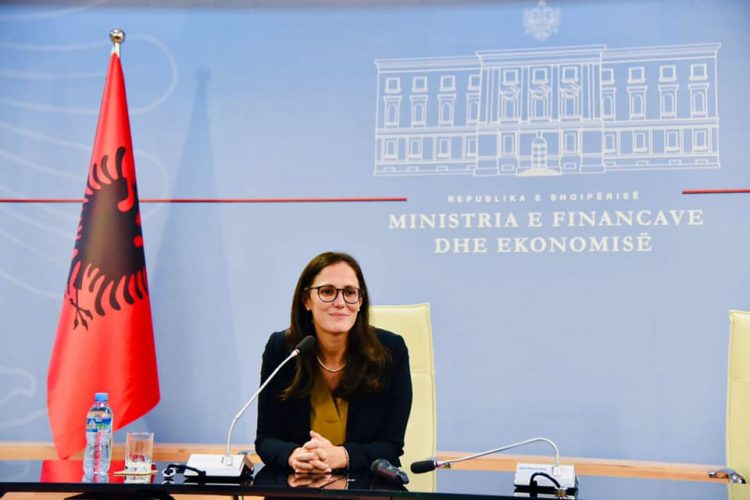 Kryeministri Rama shkarkon nga detyra ministren