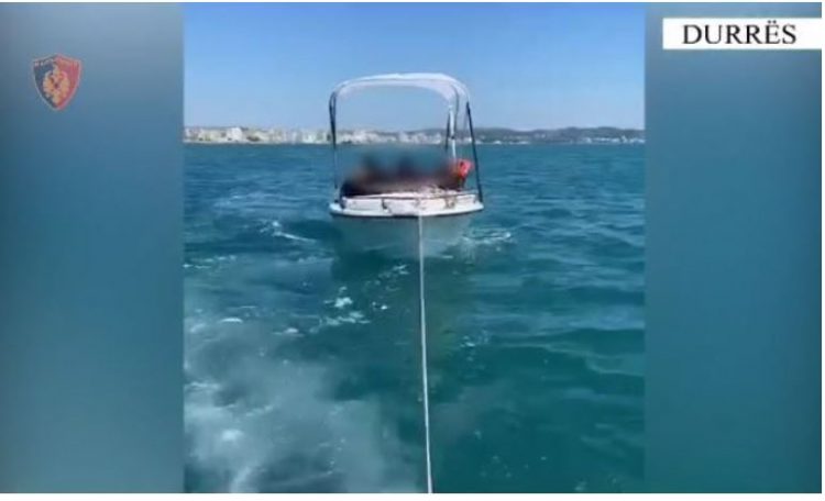 Katër persona rrezikojnë të mbyten në det në Durrës