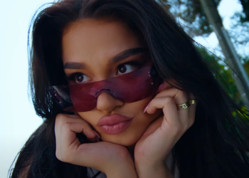 Dhurata Dora “ngre temperaturat” me këngën e re “Pa mu”