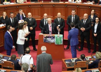 Me telefona të kriptuar! Për kë ministër flet Berisha?