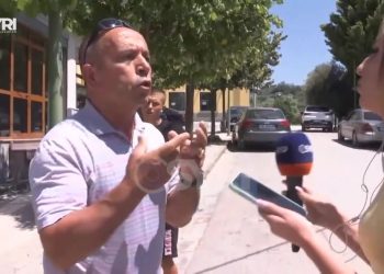 Xhaxhai i Edison Memollës kërcënoi gazetaren, shoqërohen në polici dy persona