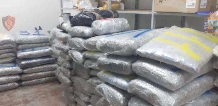 Tentuan të trafikonin 1 ton kanabis, SPAK çon për gjykim 4 skafistët