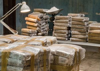 Media britanike: Shqiptarët janë krerët e tregut të drogës