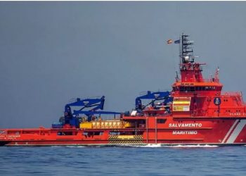 Zhduket varka me 200 emigrantë në ishujt Kanarie, në bord kishte edhe fëmijë