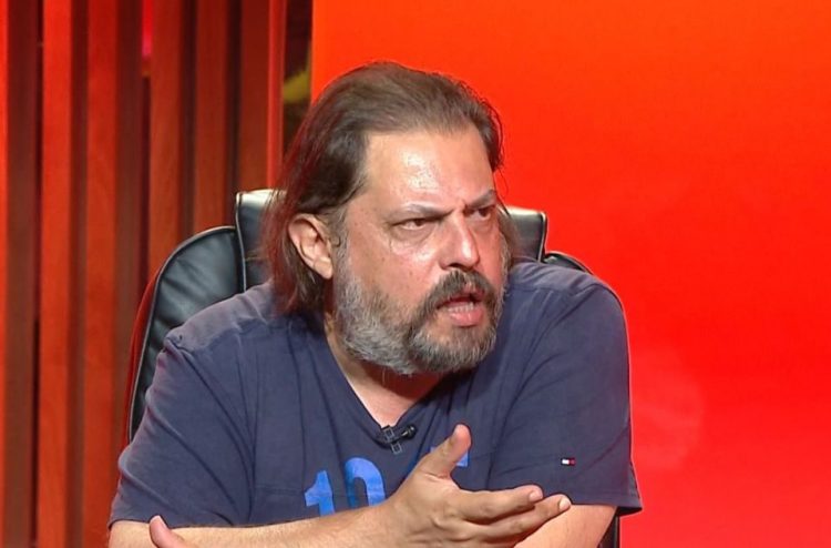 18 vjeç, Elton Deda na prezanton për herë të parë me djalin e tij