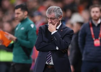 “Ruaj kokën!”, Fenando Santos do jetë “histori” nëse nuk…