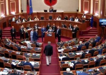 Opozita kërkon Ramën në Kuvend, Spiropali: Garda të ikë, s’kemi frikë