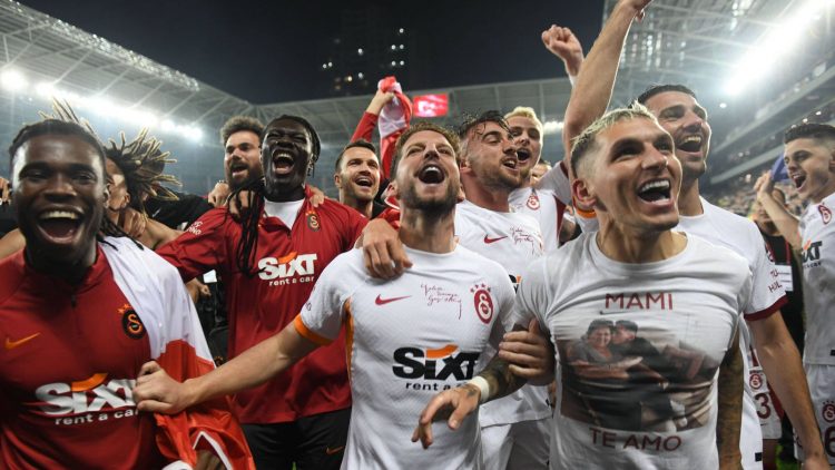 Klubi legjendar blen përfundimisht ish-fantazistin e Premier League