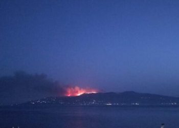 Pas zjarrit në Rodos, flakët pushtojnë Korfuzin. Evakuohen 17 fshatra